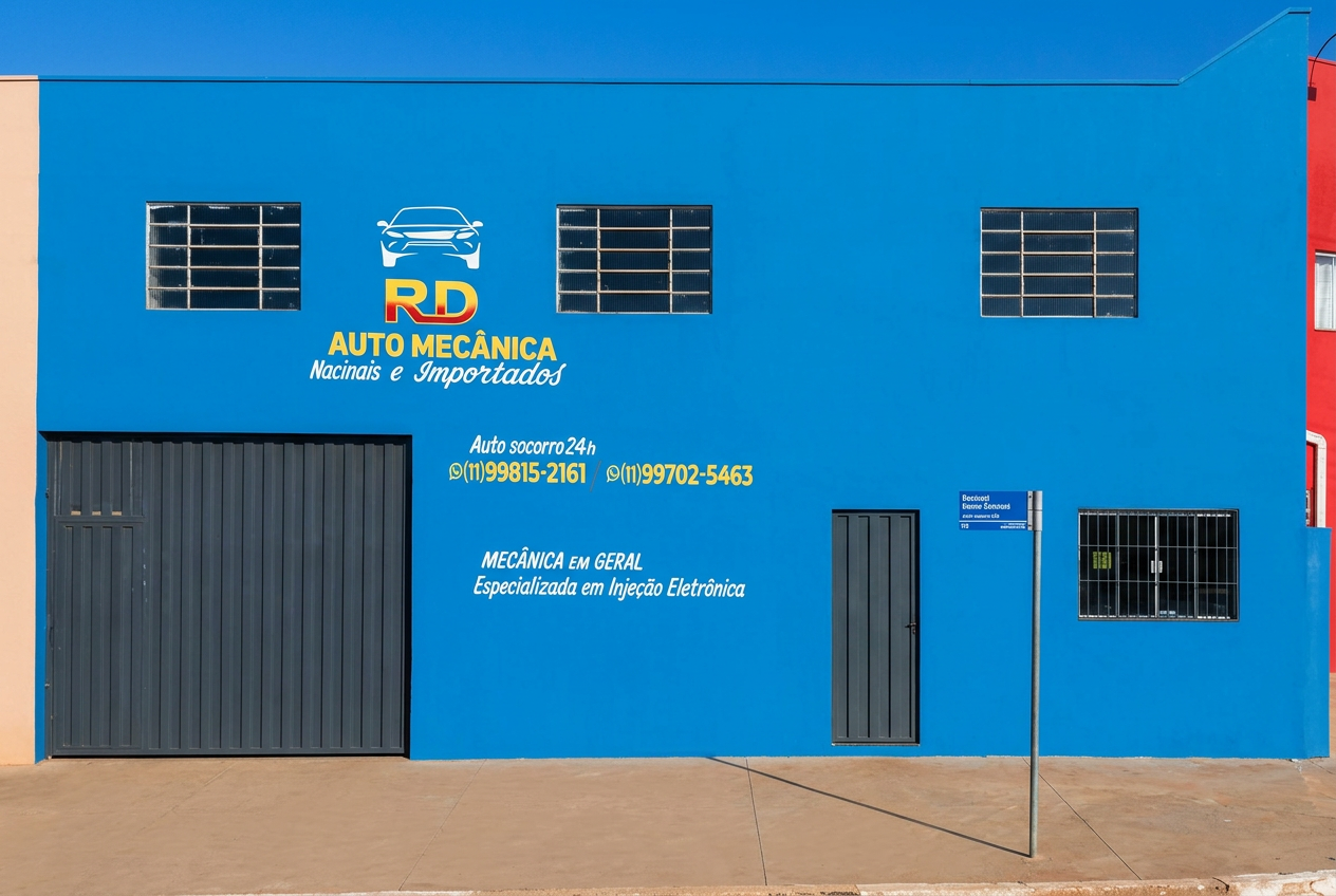Fachada azul da RD Auto Mecânica em Presidente Prudente